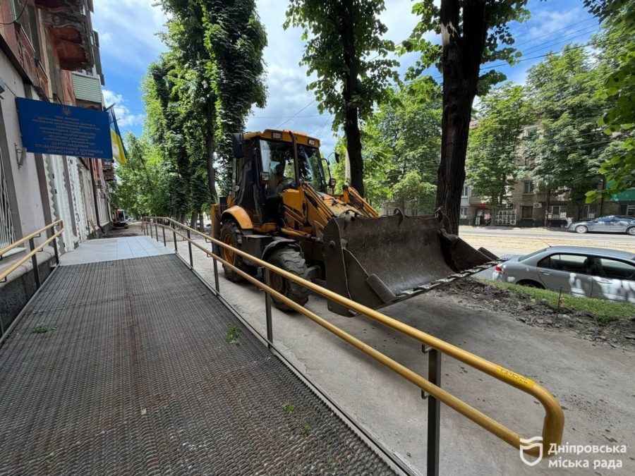 Задля безпеки та комфорту містян: у Дніпрі триває ремонт тротуарної зони на просп. Івана Мазепи - 26.06.2026
