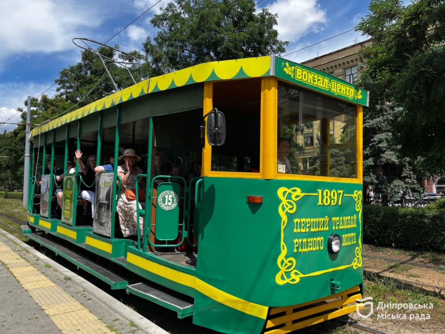 Ретротрамвай із оркестром. У Дніпрі відзначають 129-річчя електротранспорту - 26.06.2026