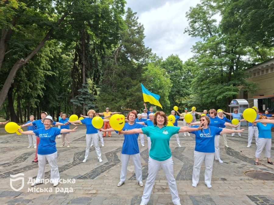 У Дніпрі відкритою оздоровчою зарядкою відзначили День Конституції України учасники УТВ - 28.06.2026