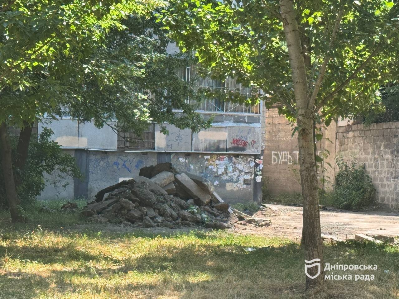 У Дніпрі за зверненнями мешканців ремонтують внутрішньоквартальні дороги: роботи одночасно тривають на трьох локаціях - 30.06.2026