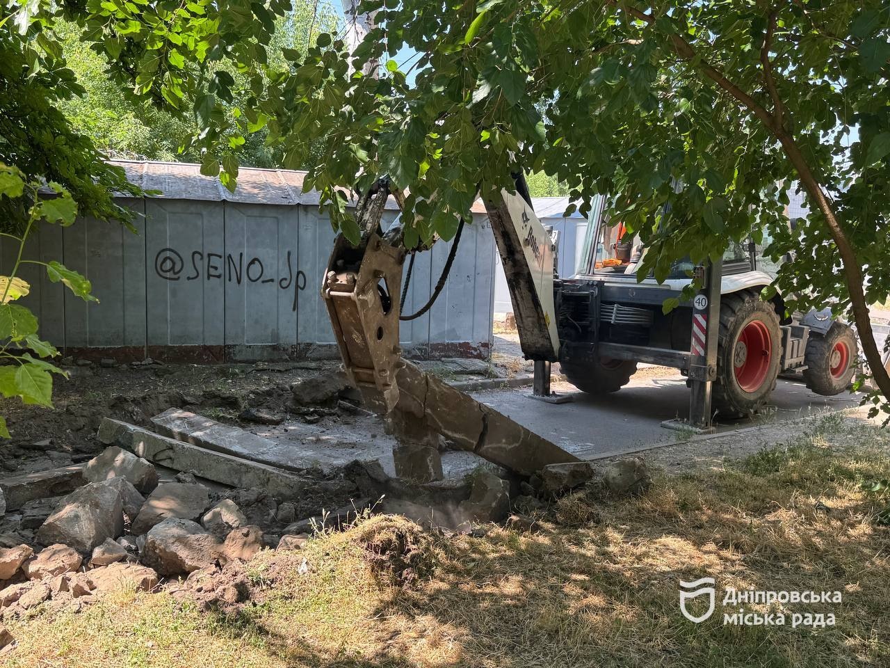 У Дніпрі за зверненнями мешканців ремонтують внутрішньоквартальні дороги: роботи одночасно тривають на трьох локаціях - 30.06.2026