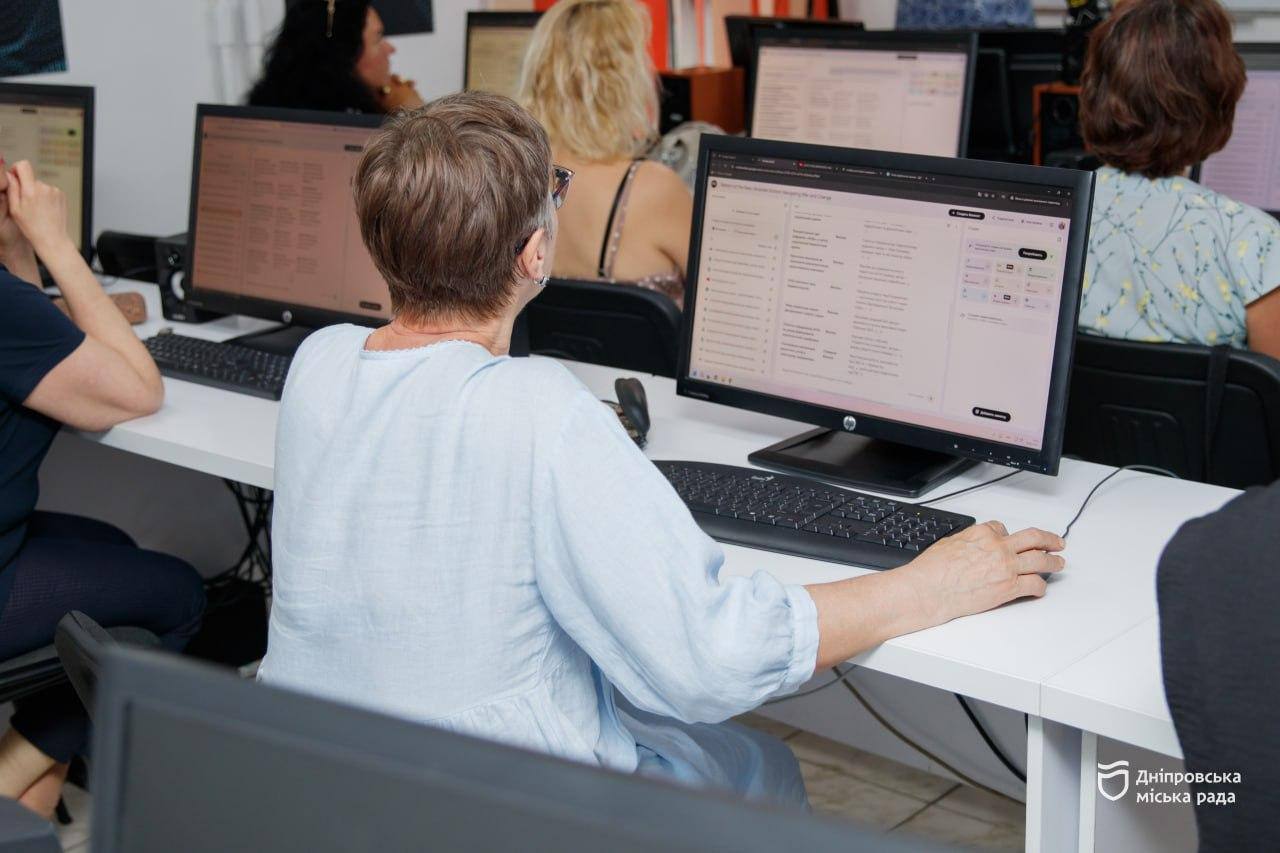 Освітяни Дніпра опановують штучний інтелект у межах міських громадських ініціатив