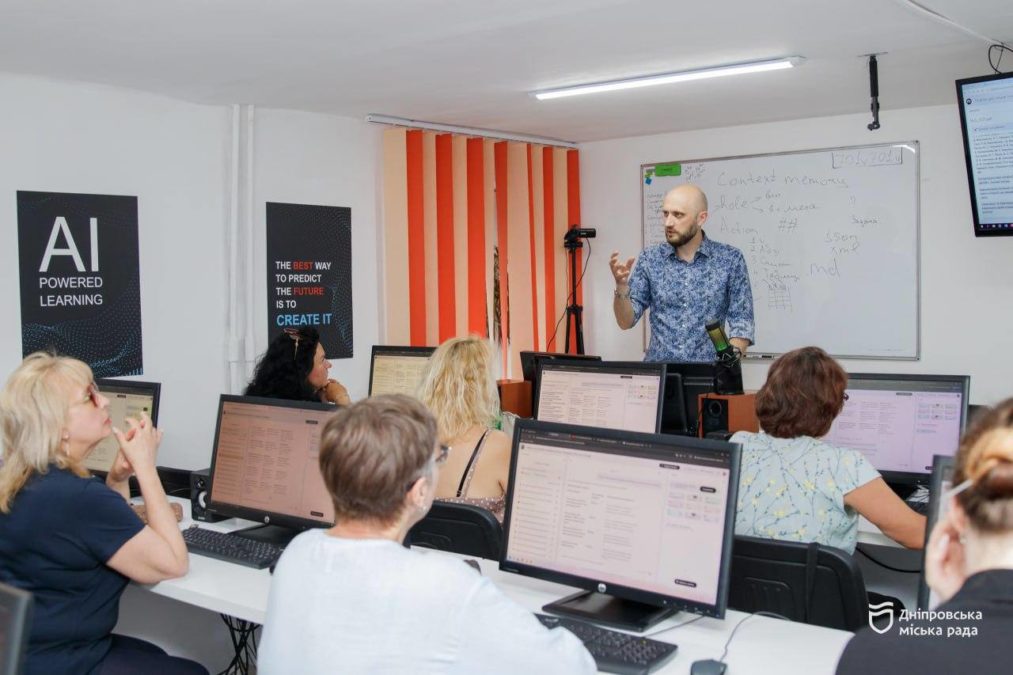 Освітяни Дніпра опановують штучний інтелект у межах міських громадських ініціатив