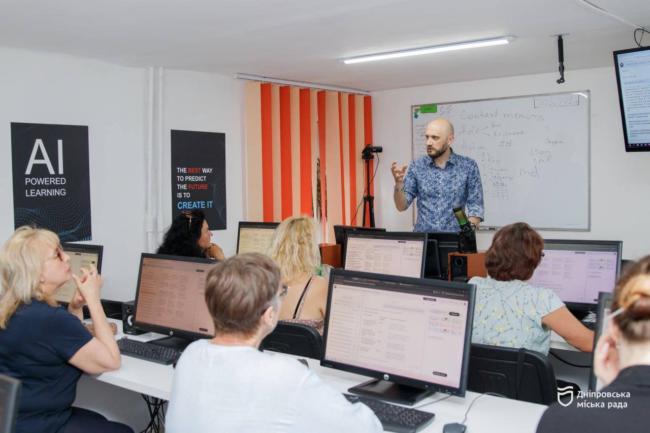 Освітяни Дніпра опановують штучний інтелект у межах міських громадських ініціатив