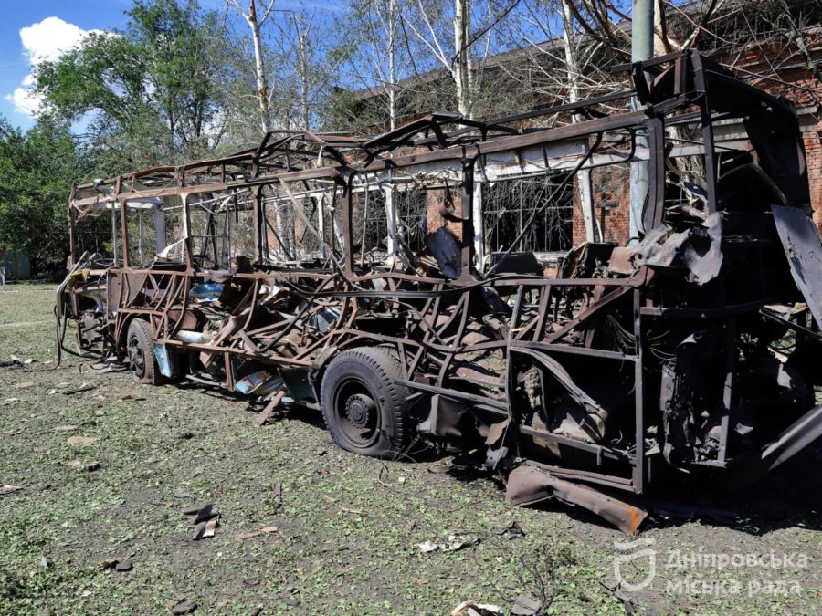 50 пошкоджених будинків і понад 2,1 тисячі вибитих вікон. Філатов розповів про чималі руйнування житлового фонду після нічної атаки 