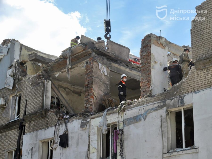 50 пошкоджених будинків і понад 2,1 тисячі вибитих вікон. Філатов розповів про чималі руйнування житлового фонду після нічної атаки 