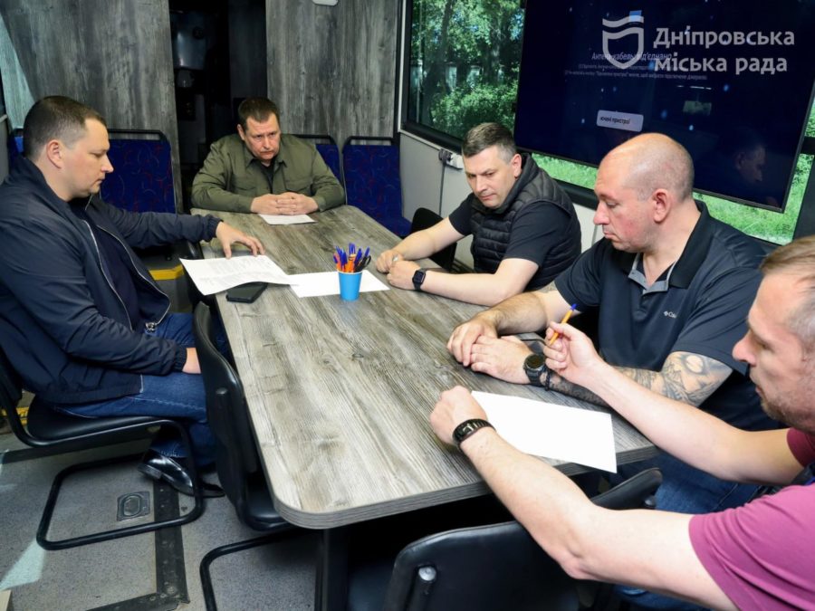 50 пошкоджених будинків і понад 2,1 тисячі вибитих вікон. Філатов розповів про чималі руйнування житлового фонду після нічної атаки 
