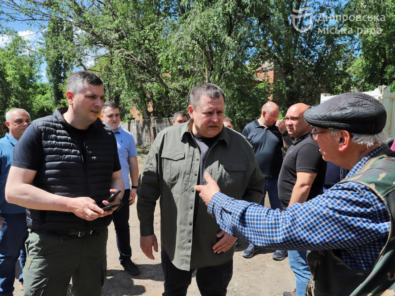 50 пошкоджених будинків і понад 2,1 тисячі вибитих вікон. Філатов розповів про чималі руйнування житлового фонду після нічної атаки