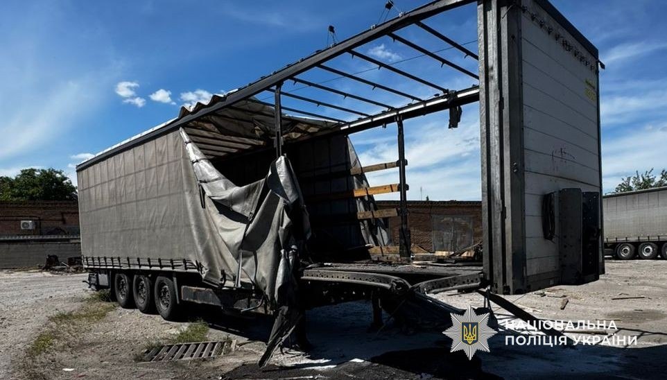 Одна людина загинула, одна поранена: під ворожими ударами знову опинилися приватні будинки на Дніпропетровщині