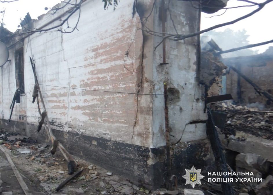Одна людина загинула, одна поранена: під ворожими ударами знову опинилися приватні будинки на Дніпропетровщині