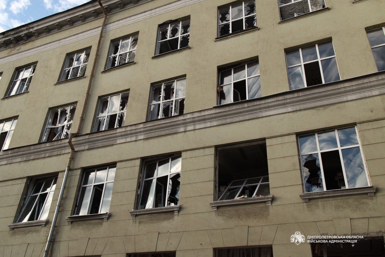 Двоє поранених майже 30 разів ворог атакував п’ять районів Дніпропетровщини, зокрема Дніпро