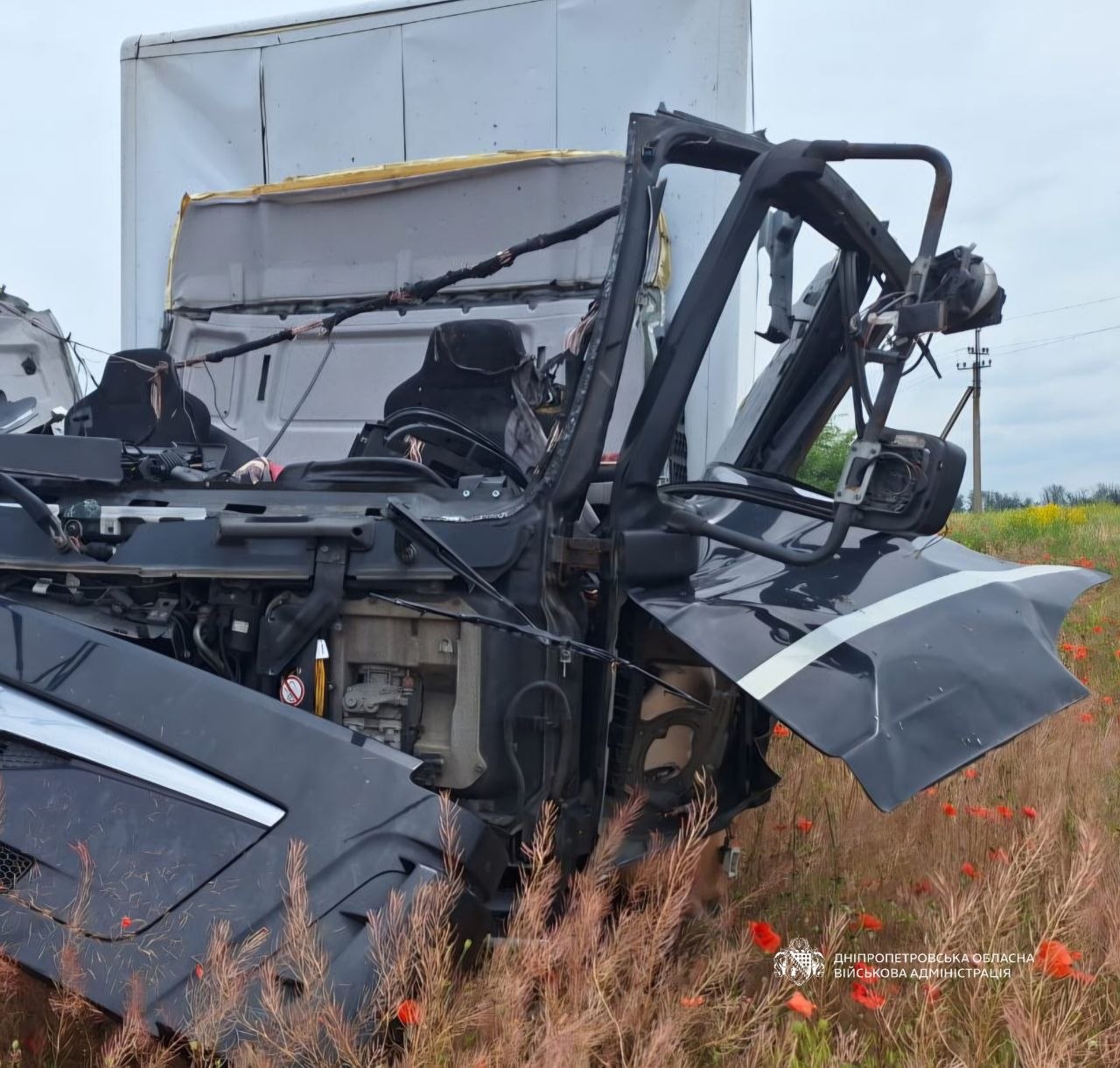 Дві людини загинули, 17 – дістали поранень: понад 20 разів ворог атакував три райони Дніпропетровщини артилерією, безпілотниками та ракетами - 18.06.2026