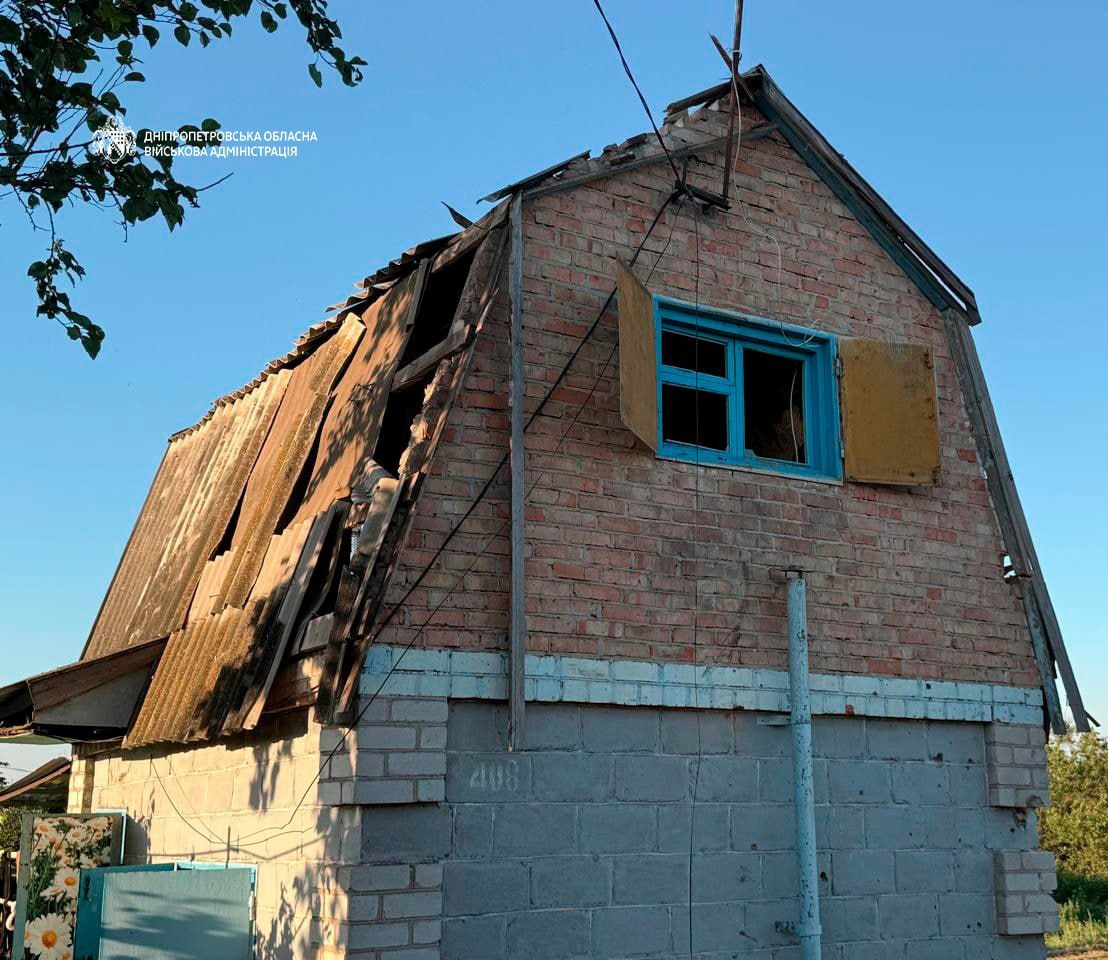 Одна людина загинула, дев’ятеро дістали поранень: понад 20 разів ворог атакував три райони Дніпропетровщини - 21.06.2026