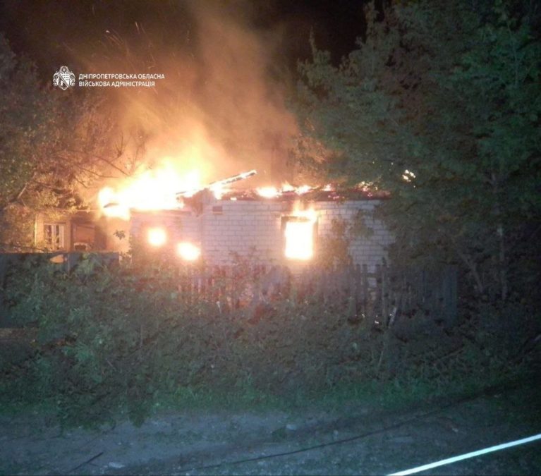Одна людина загинула, дев’ятеро дістали поранень: понад 20 разів ворог атакував три райони Дніпропетровщини - 21.06.2026