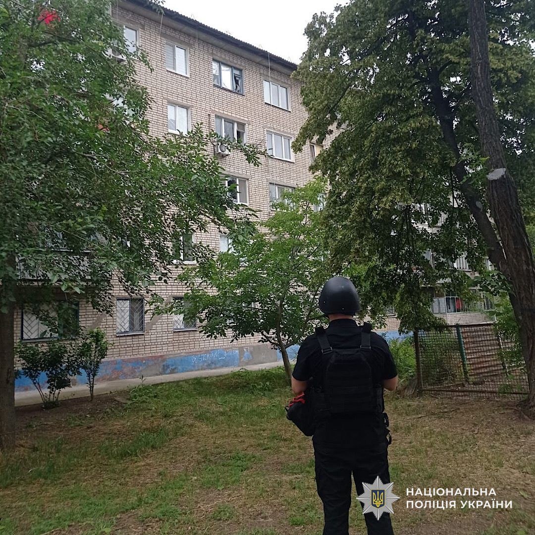 Від обстрілів ворога загинула жінка, 18 людей постраждали: поліція Дніпропетровщини задокументувала наслідки воєнних злочинів - 21.06.2026