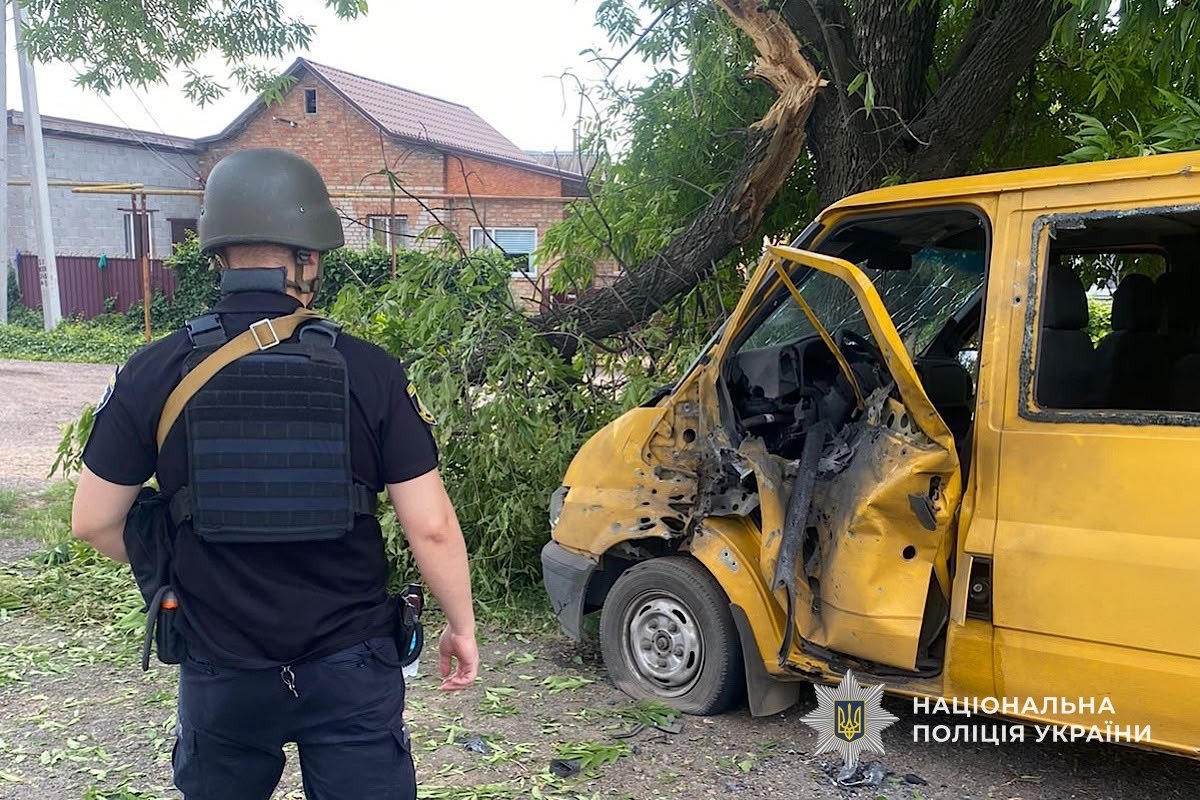 Від обстрілів ворога загинула жінка, 18 людей постраждали: поліція Дніпропетровщини задокументувала наслідки воєнних злочинів - 21.06.2026