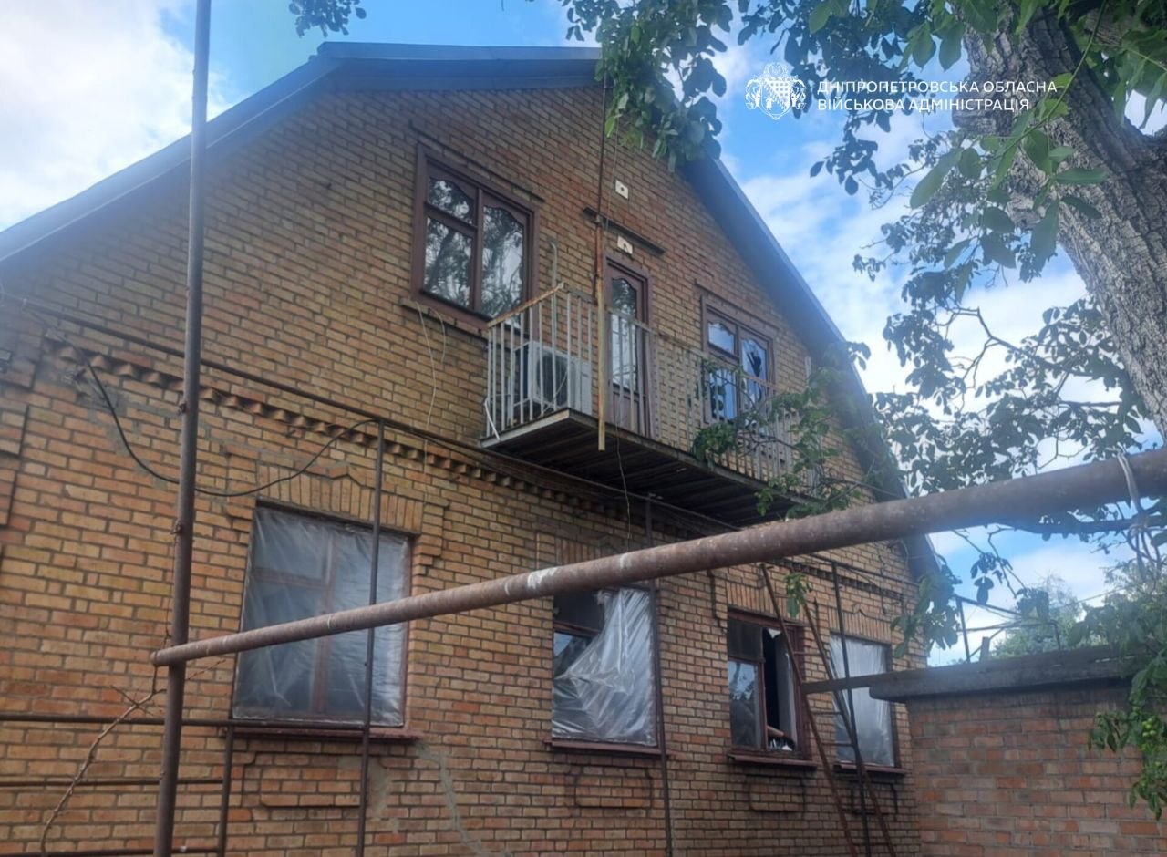 Під ударами були п’ять районів Дніпропетровщини поранений чоловік є руйнування