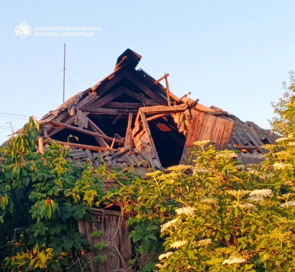 Понад 40 атак за добу на Дніпропетровщині поранені двоє людей пошкоджені будинки та навчальні заклади