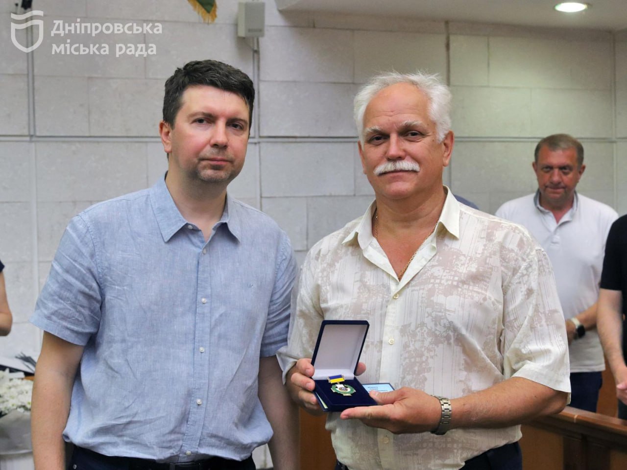 У Дніпрі під час сесії міськради медичним працівникам традиційно вручили почесні нагороди від усього міста