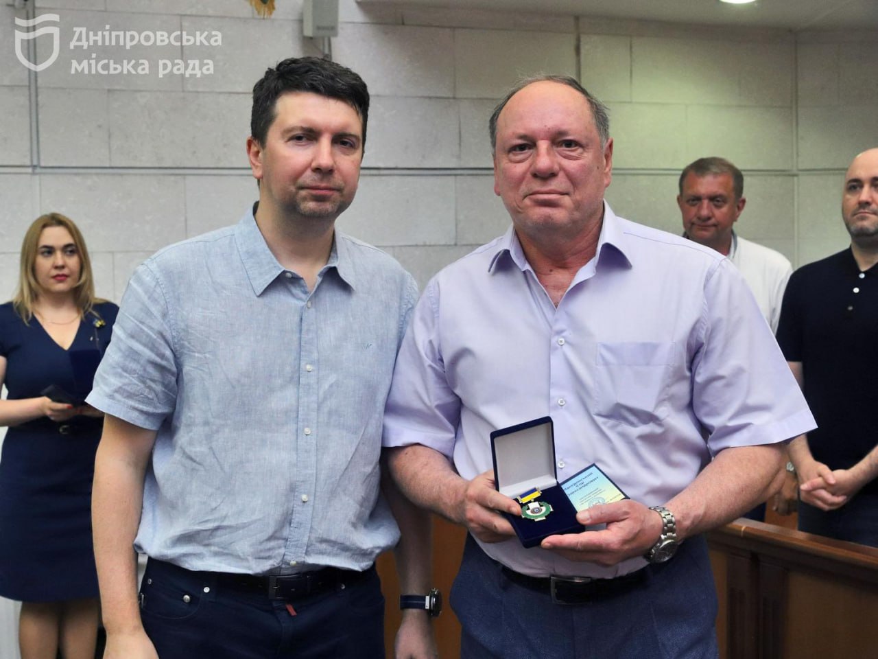 У Дніпрі під час сесії міськради медичним працівникам традиційно вручили почесні нагороди від усього міста