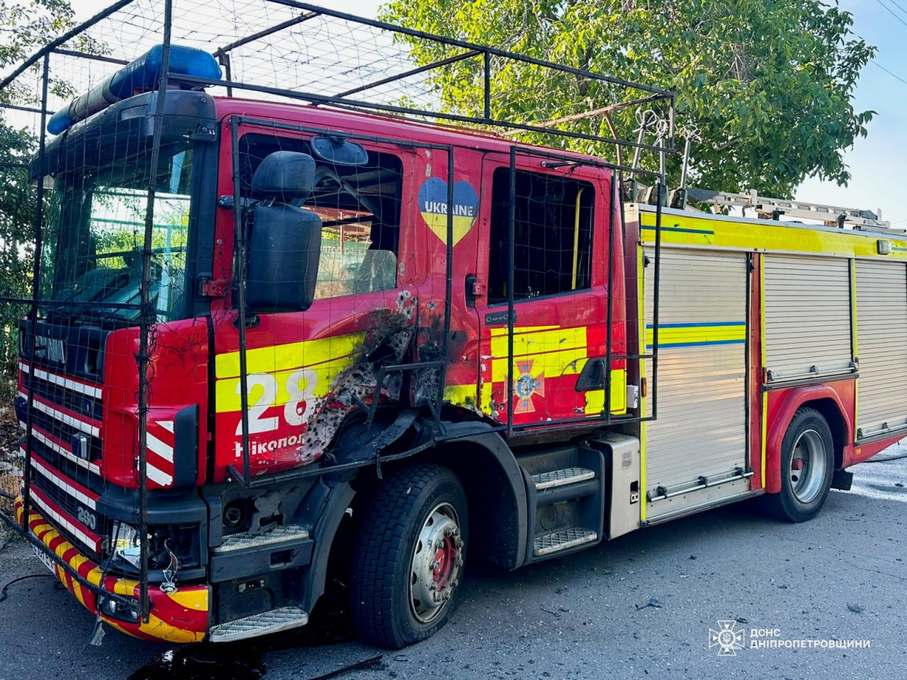 У Нікополі рятувальники двічі потрапили під повторний обстріл під час гасіння пожежі