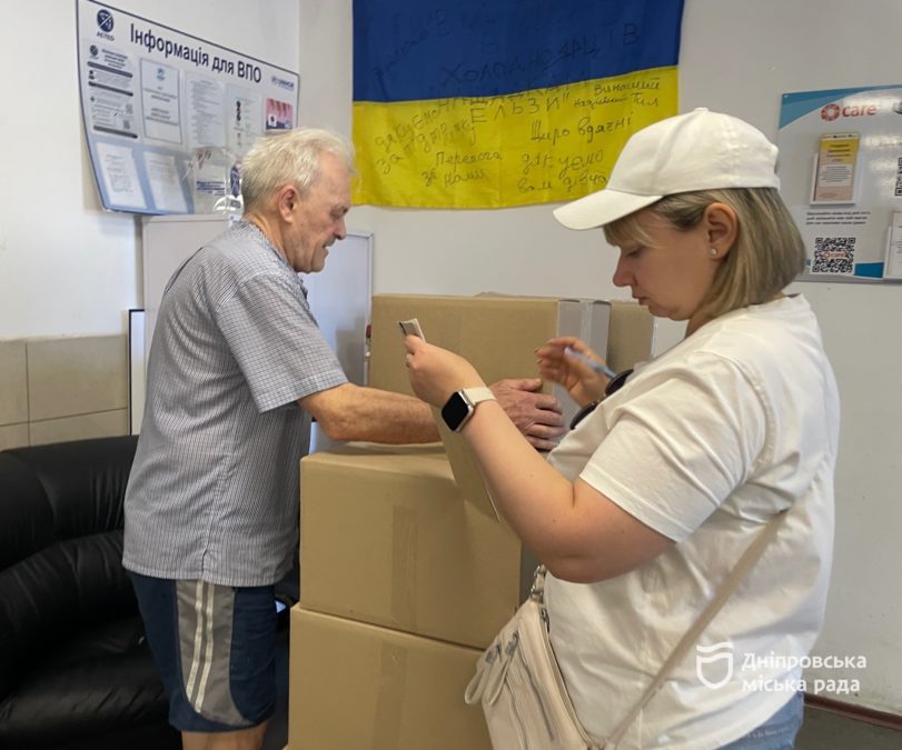 «Вдячні Дніпру за підтримку Це так цінно!» — переселенці про безкоштовні набори продуктів харчування