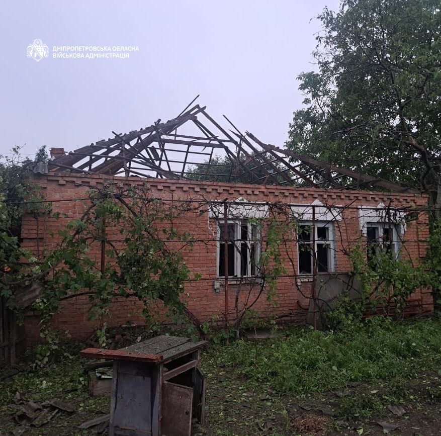 Ворог атакував п’ять районів Дніпропетровщини поранений чоловік у важкому стані