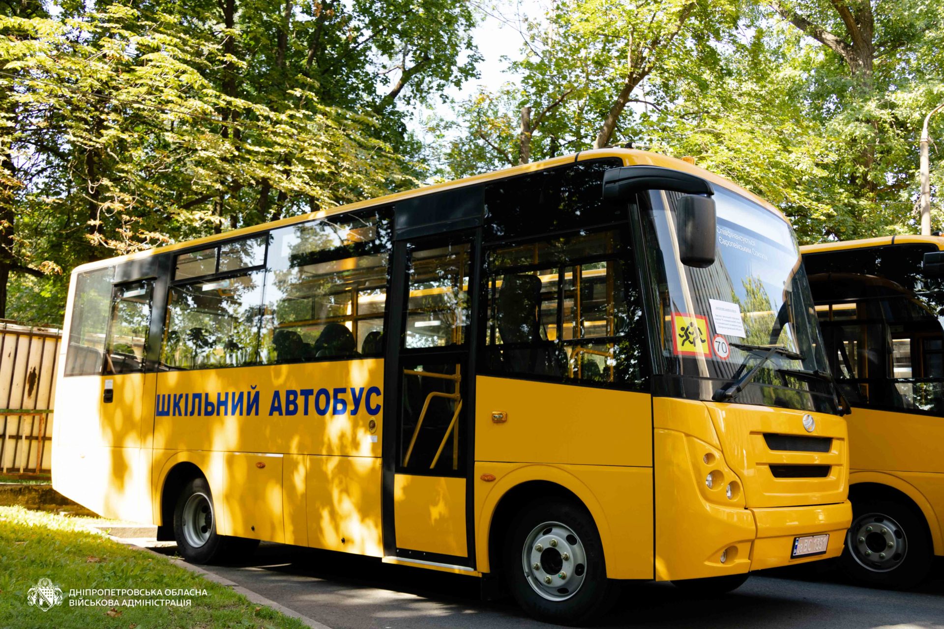 10 нових шкільних автобусів отримали гімназії та ліцеї Дніпропетровщини