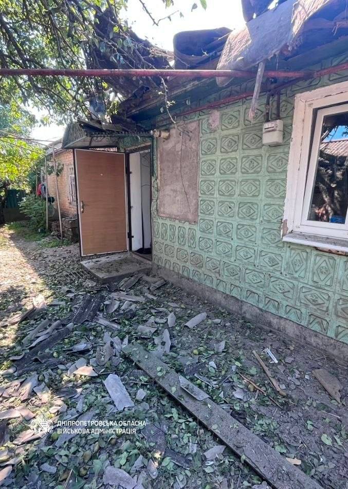 Понад 40 разів ворог атакував Дніпропетровщину: двоє людей дістали поранень - 01.07.2026