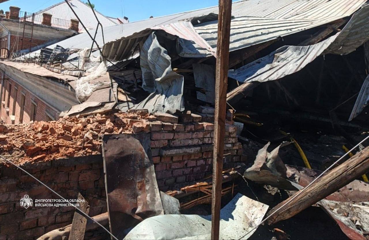 Понад 40 разів ворог атакував Дніпропетровщину: двоє людей дістали поранень - 01.07.2026