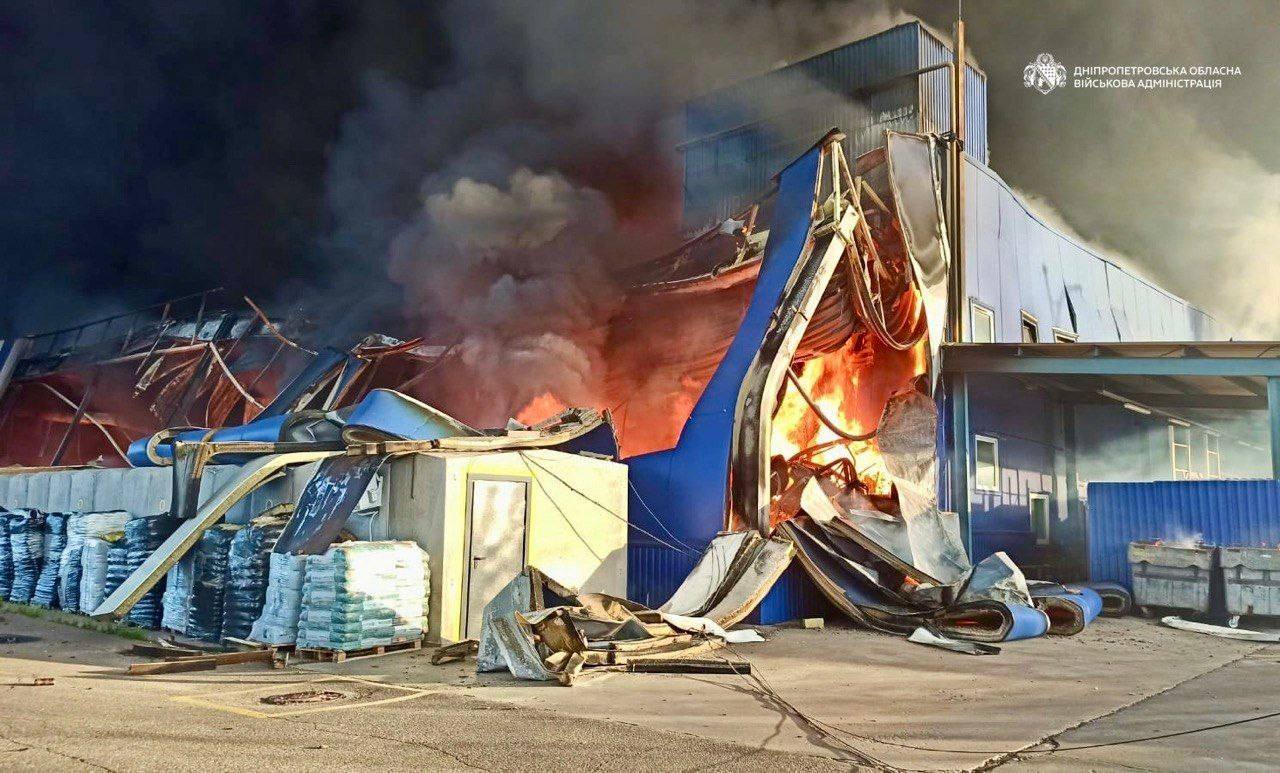 Понад 40 разів ворог атакував Дніпропетровщину: двоє людей дістали поранень - 26.07.2026
