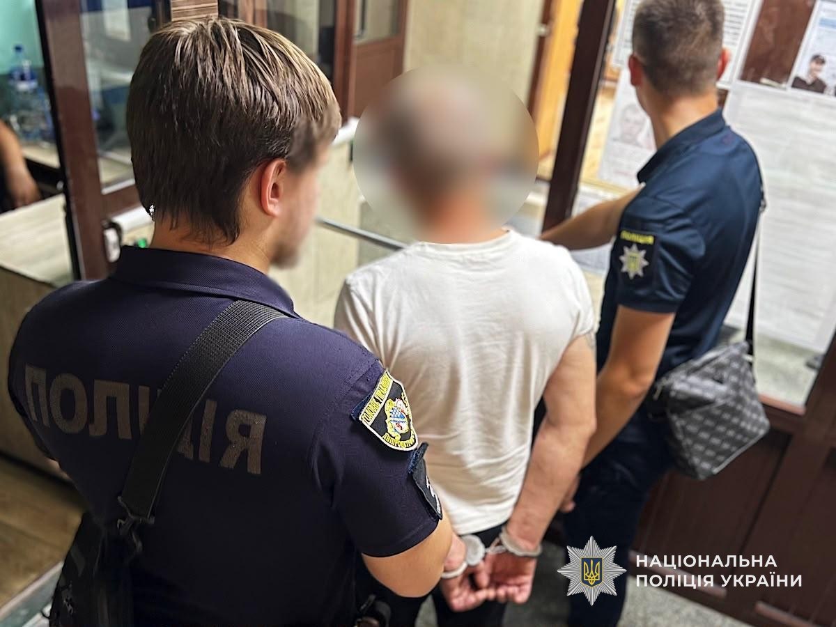 У Дніпрі затримали чоловіка, який побив і пограбував військовослужбовця - 27.07.2026
