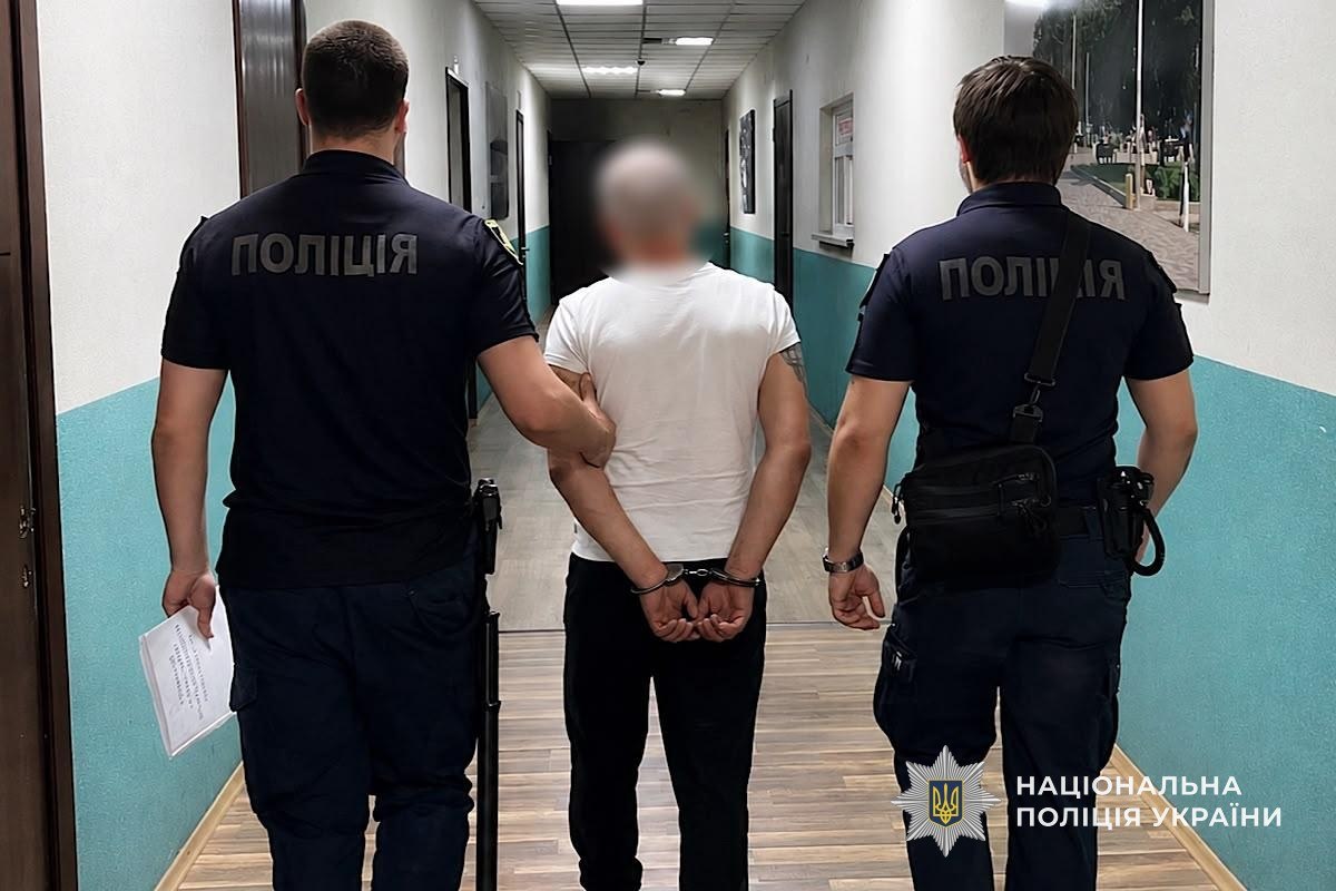 У Дніпрі затримали чоловіка, який побив і пограбував військовослужбовця - 27.07.2026
