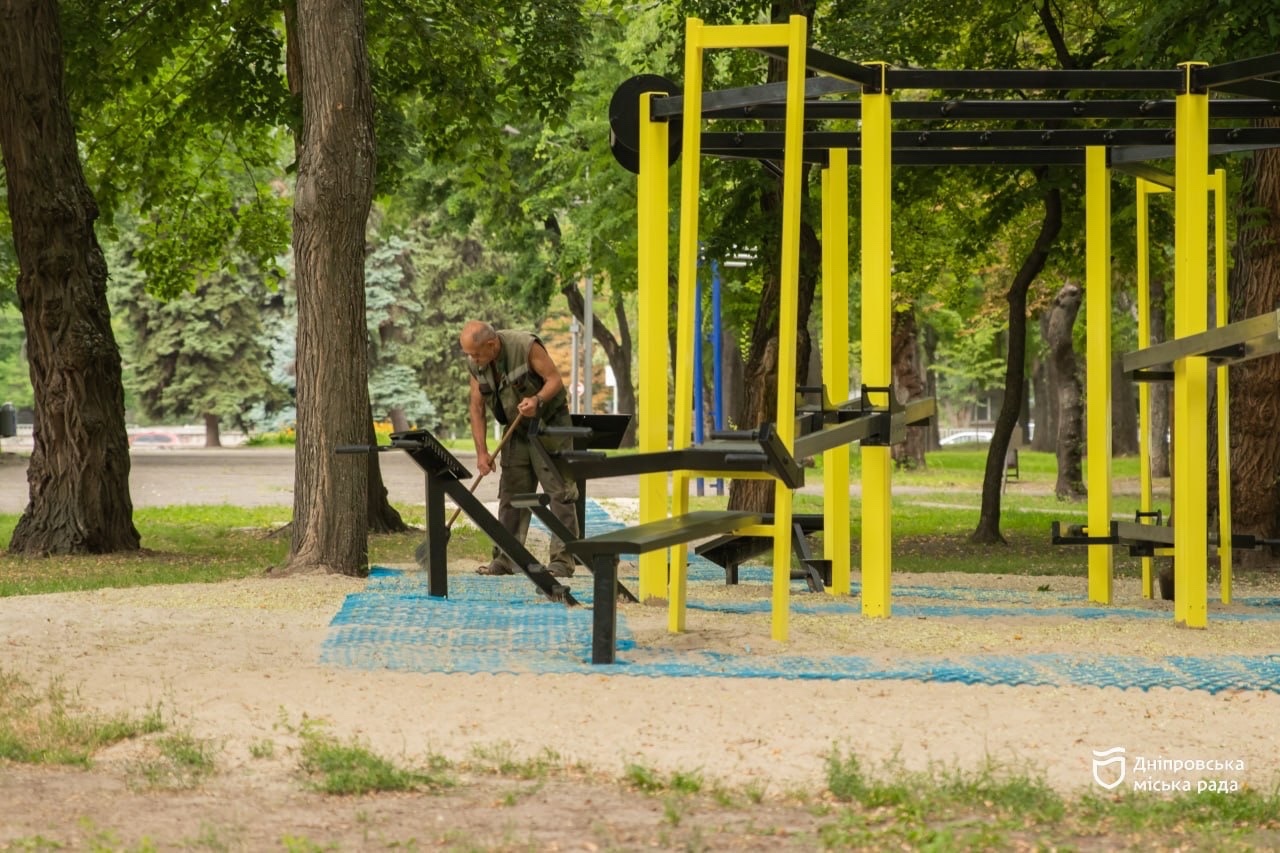 Для комфорту містян у Дніпрі тривають оновлення парків і скверів