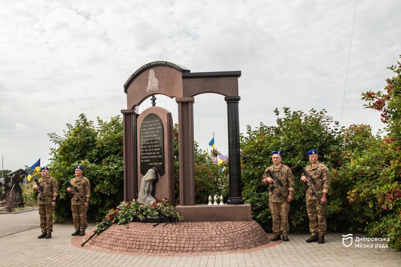Дніпро долучився до вшанування пам’яті військовополонених та цивільних які загинули в російському полоні