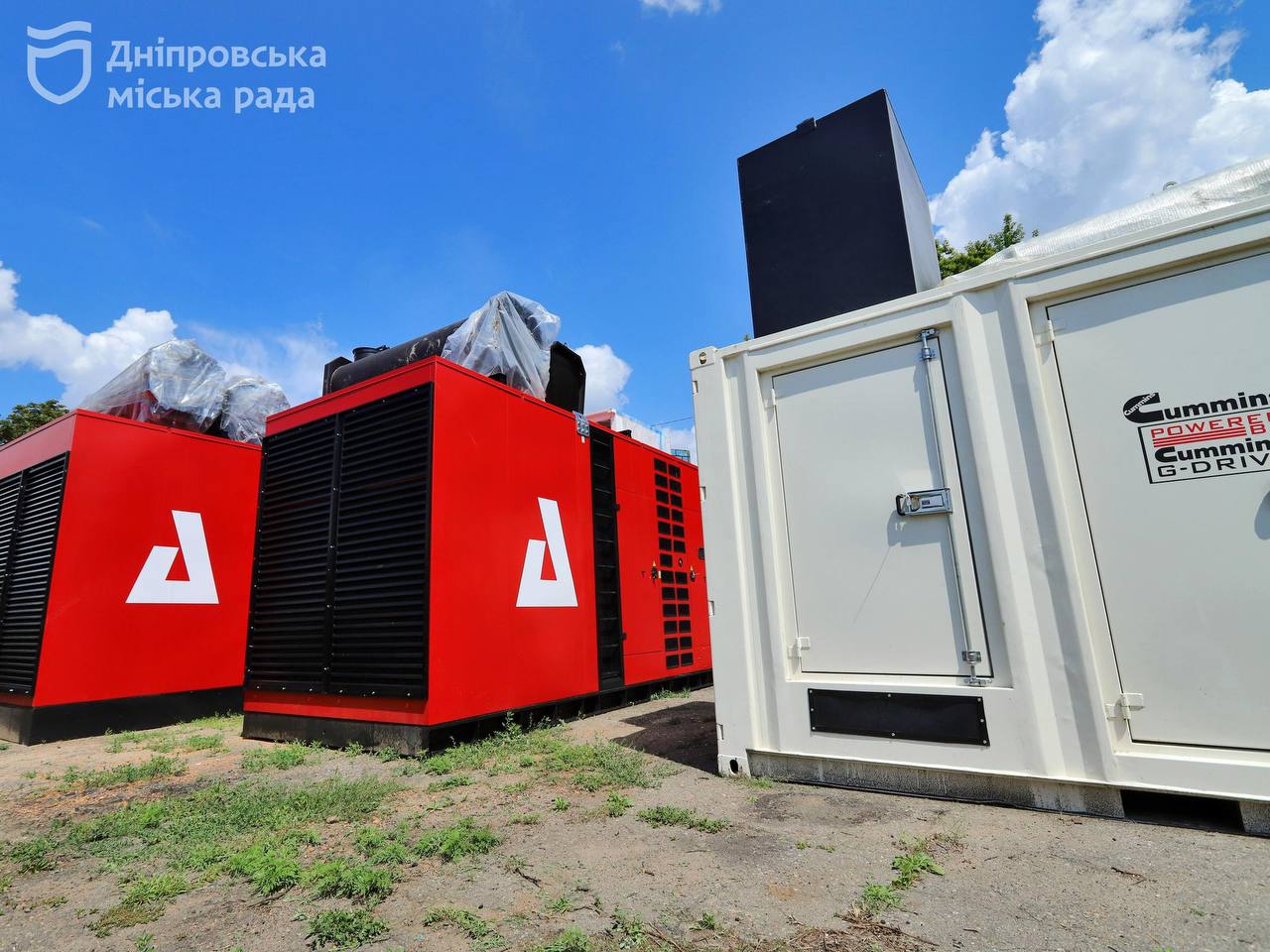 Філатов показав чергову партію великих генераторів загальною потужністю близько 6 5 МВт які Дніпро залучив від уряду