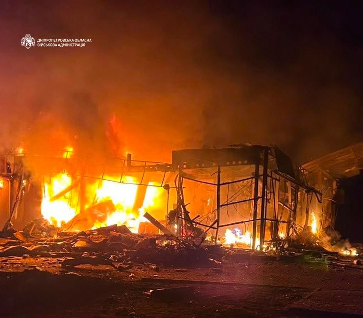 Вночі росіяни цілеспрямовано били по АЗС у Дніпрі та області: загинула жінка, троє постраждали