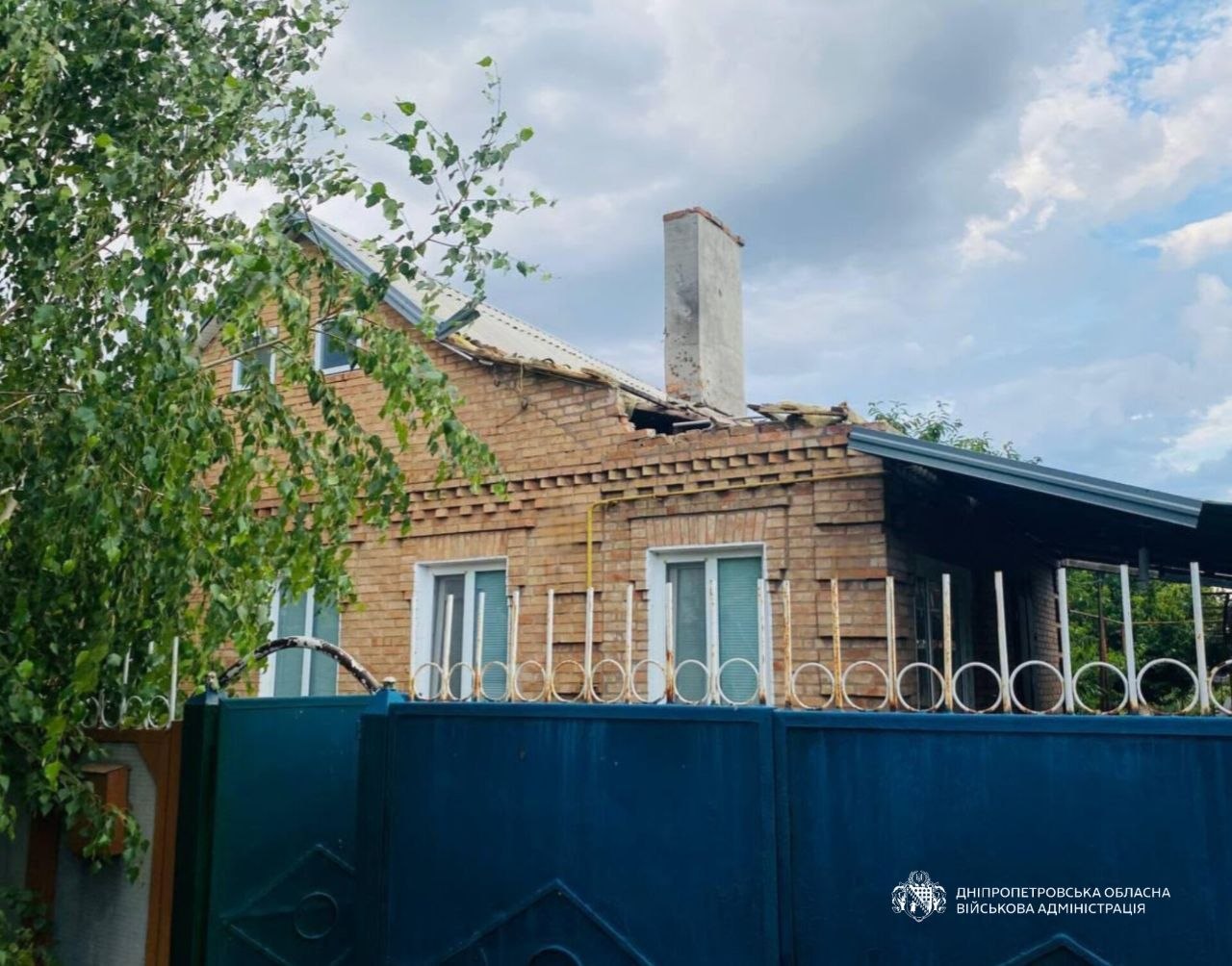 Одна людина дістала поранень: майже 20 разів ворог атакував три райони Дніпропетровщини безпілотниками, артилерією та авіабомбами — 9.07.2026