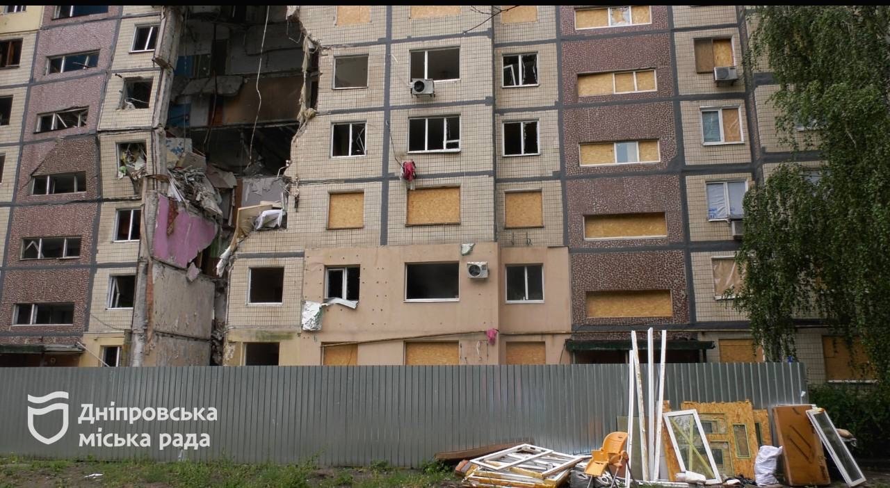 У міськраді Дніпра пояснили причини обвалення конструкцій будинку номер 46 на просп. Героїв, куди торік влучив ворожий шахед - 08.07.2026