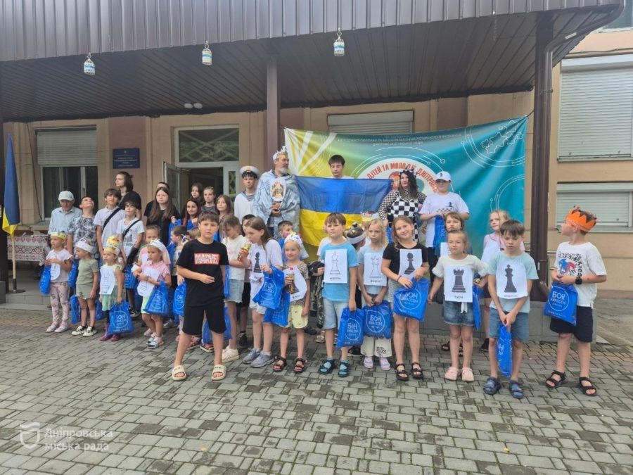 Мислити стратегічно та любити Україну: у Дніпрі відкрили вуличну шахову дошку для дітей до Дня Української Державності - 15.07.2026