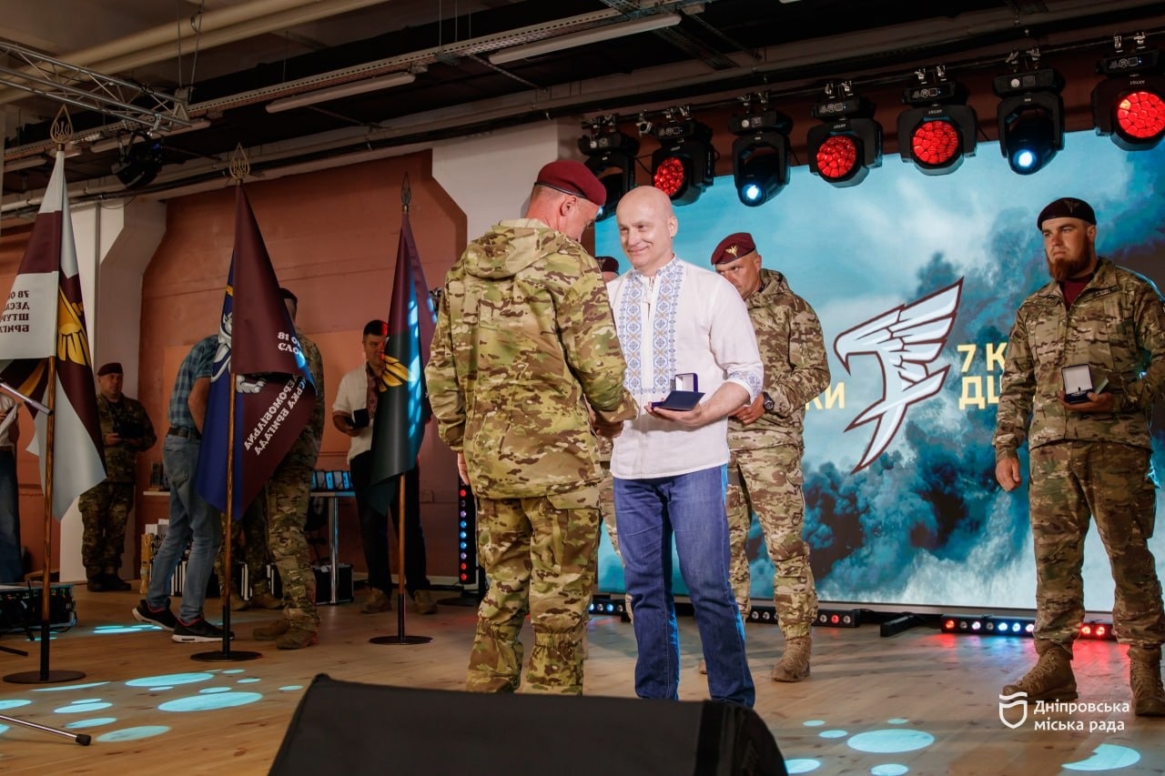 «Це та людяність, яка формує нову українську армію»: Дніпро вітає 7-й корпус ДШВ - 17.07.2026