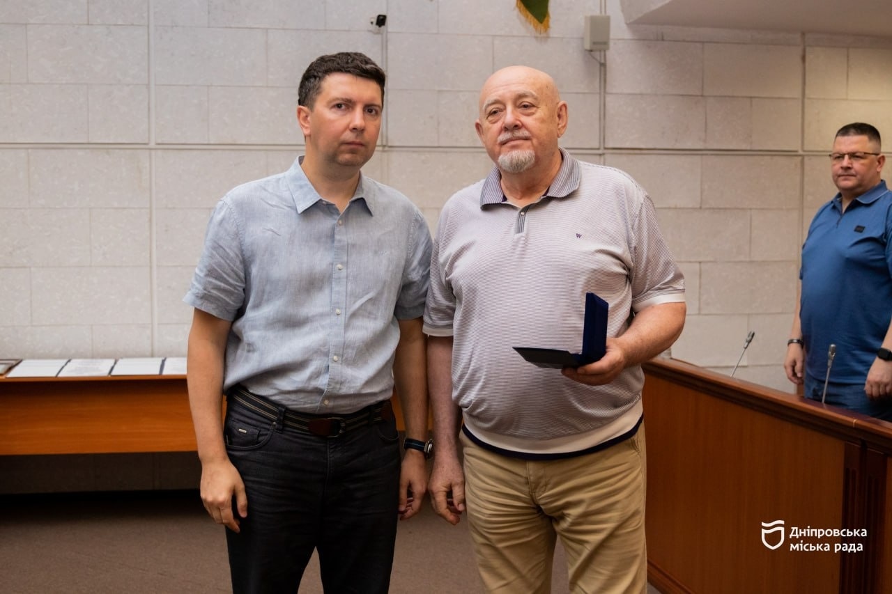У Дніпрі під час сесії міськради медичним працівникам традиційно вручили почесні нагороди від усього міста - 22.07.2026