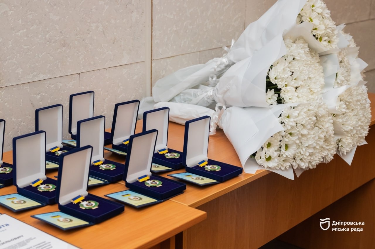 У Дніпрі під час сесії міськради медичним працівникам традиційно вручили почесні нагороди від усього міста - 22.07.2026
