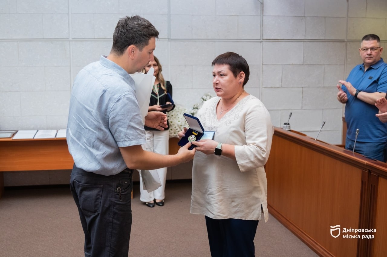 У Дніпрі під час сесії міськради медичним працівникам традиційно вручили почесні нагороди від усього міста - 22.07.2026