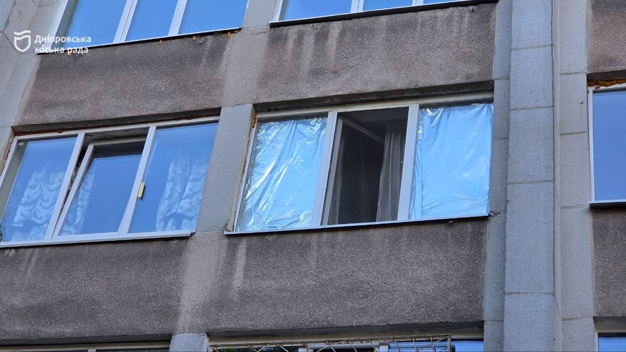 У Дніпрі відновлюють гуртожитки, пошкоджені ворожими обстрілами: за підтримки міста та міжнародних партнерів встановлюють сотні нових вікон - 23.07.2026