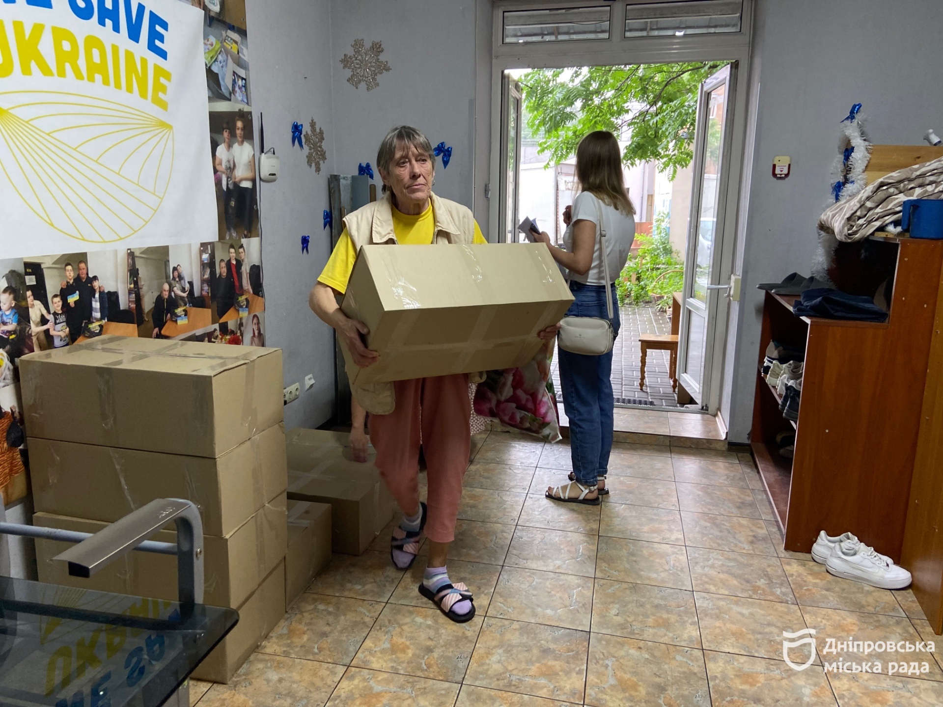Дніпро піклується про гостей міста. Від початку року безкоштовно видали вже понад 11,5 тисяч наборів продуктів харчування для переселенців - 28.07.2026