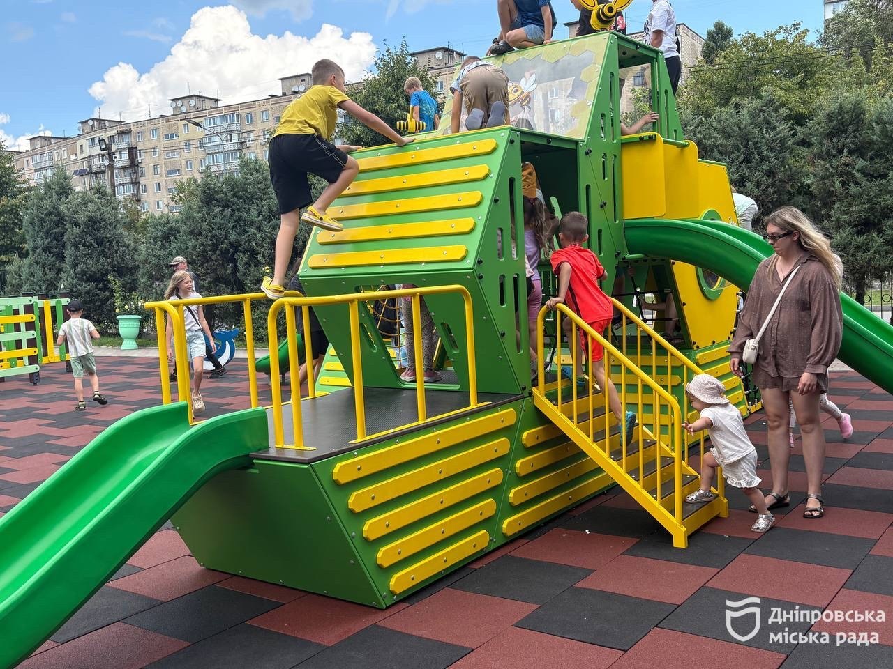 У Дніпрі після оновлення відкрили сучасний дитячий майданчик із ексклюзивним ігровим комплексом - 29.07.2026