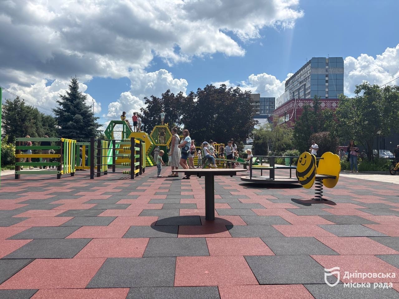 У Дніпрі після оновлення відкрили сучасний дитячий майданчик із ексклюзивним ігровим комплексом - 29.07.2026