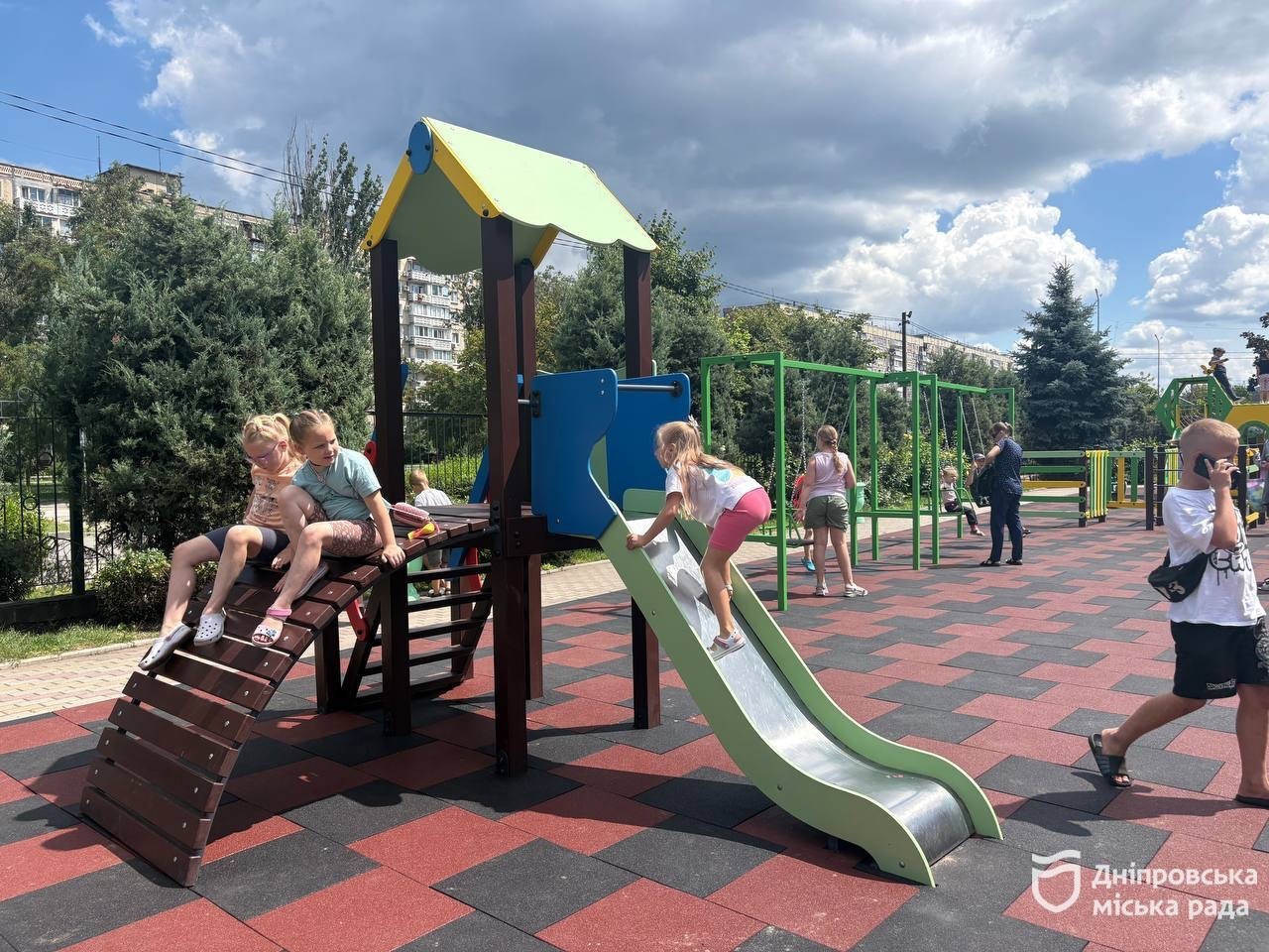 У Дніпрі після оновлення відкрили сучасний дитячий майданчик із ексклюзивним ігровим комплексом - 29.07.2026
