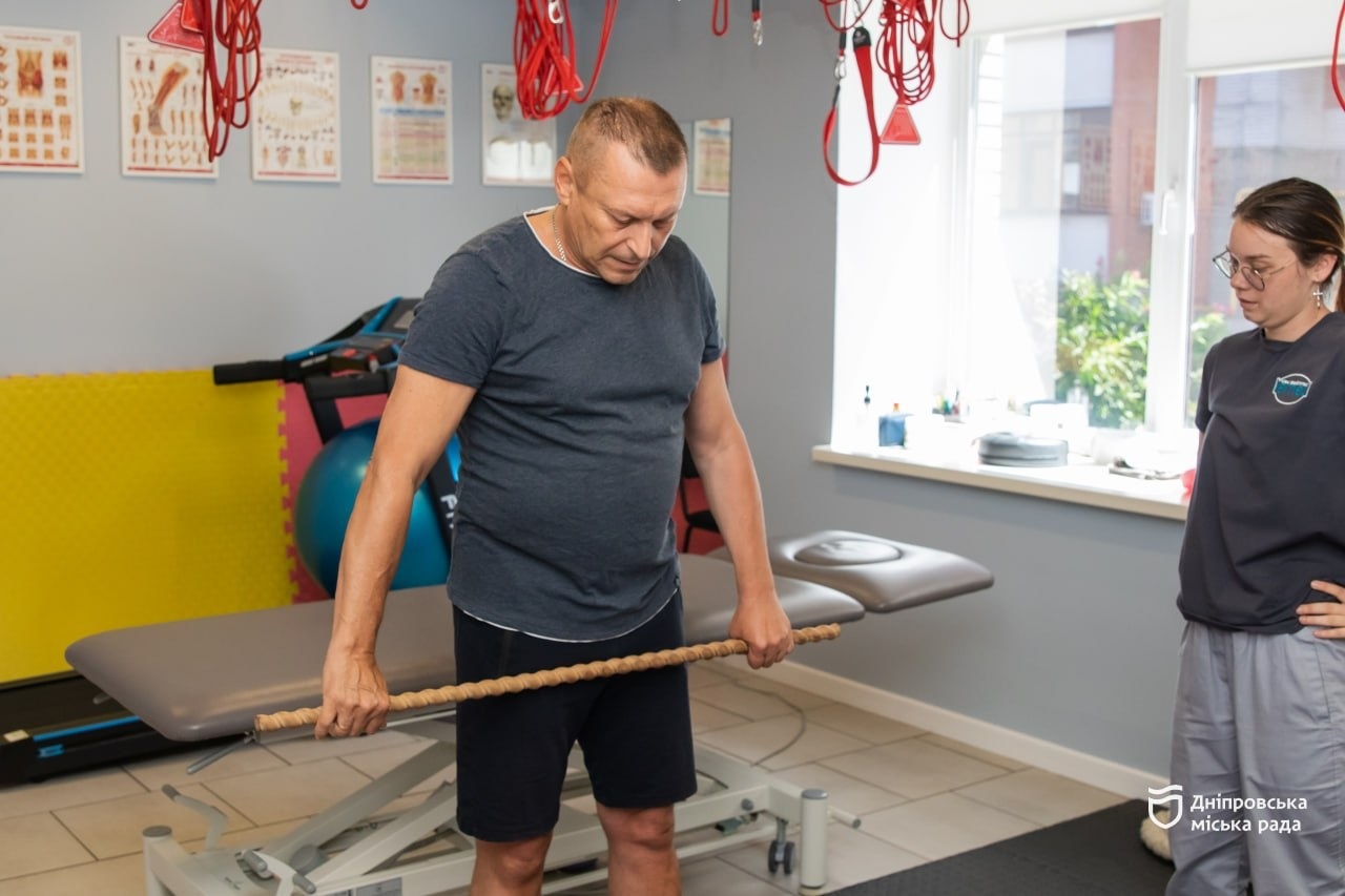 У Дніпрі ветерани та постраждалі від війни проходять безкоштовну фізичну реабілітацію за підтримки міста - 31.07.2026